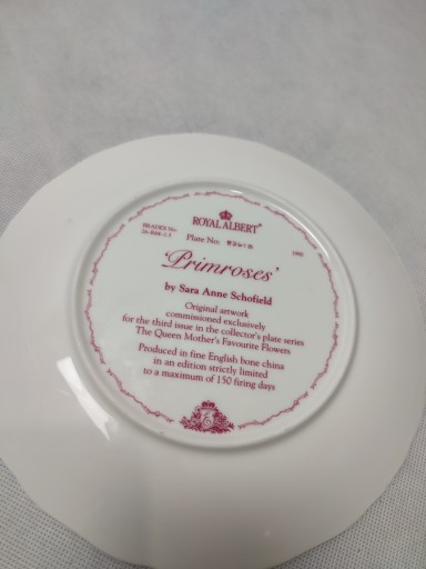 Фарфоровая тарелка Royal Albert