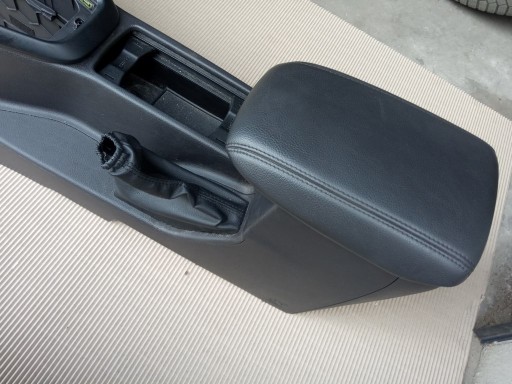 FORD FOCUS MK3 LIFT 15-18- Комплект туннеля подлокотников.