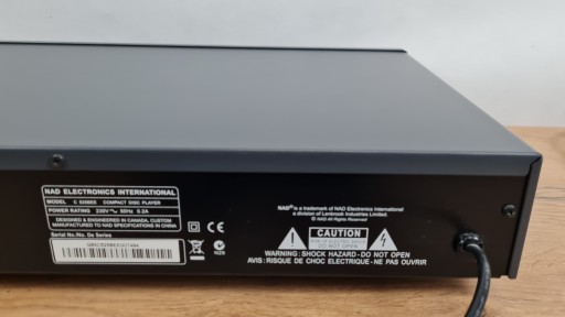 NAD C525bee — проигрыватель компакт-дисков + пульт дистанционного управления