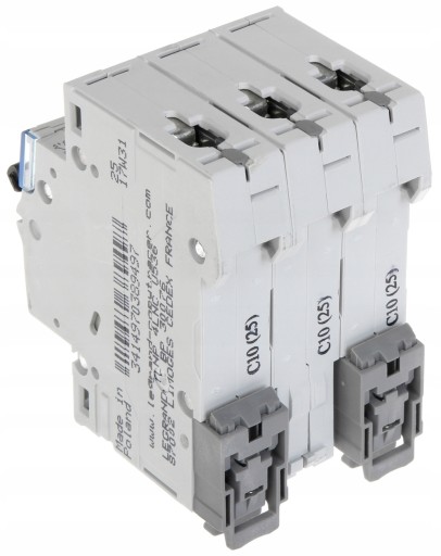 Автоматический выключатель LEGRAND TX3 3P C10A 403543