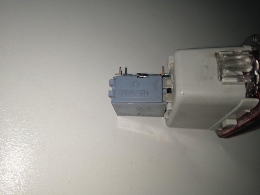 ОТРАЖАТЕЛЬ ДВЕРИ VW SKODA 1J0947411B