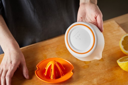 FISKARS FUNCTIONAL FORM Ручная соковыжималка для цитрусовых для лимонного сока