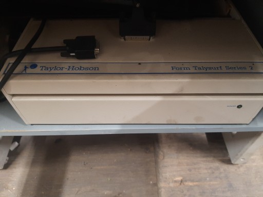 Odczyt cyfrowy laser UBM UBR 200 czujnik położenia