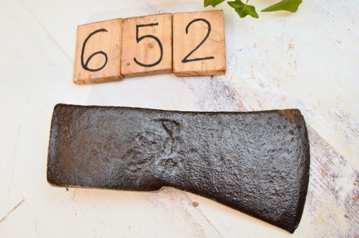 Орыг. старинный кованый топор топорище 1,75 кг