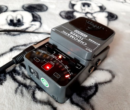 Хроматический тюнер Behringer TU300