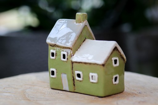 Domek ceramiczny oliwkowy na tealight dekoracja