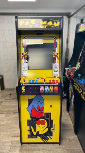 Аркадный автомат PacMan