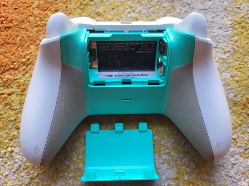 Xbox ONE Sport White Pad — в очень хорошем состоянии