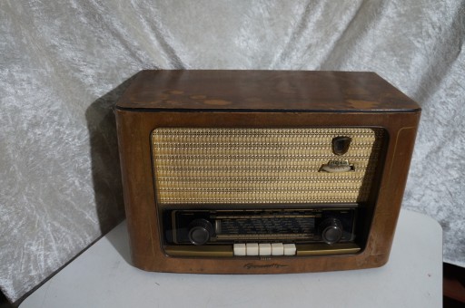 ЛАМПОВОЕ РАДИО GRUNDIG 1042