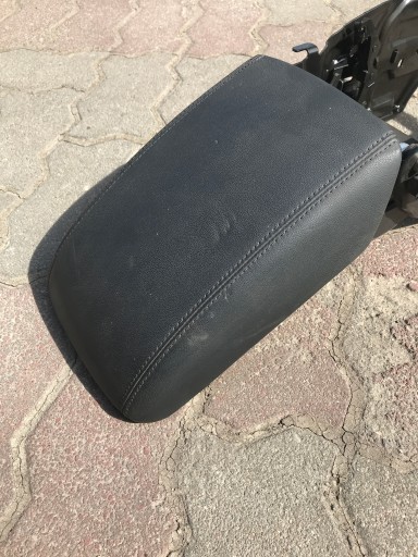КОЖАНЫЙ ПОДЛОКОТНИК AUDI Q5 8R0864283