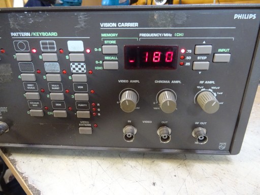 Генератор цветных ТВ-изображений PM5515