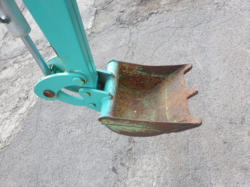 Мини-микроэкскаватор Kobelco SS1 типа JCB, вес 343 кг, 19 900 злотых нетто.
