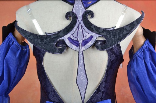 Fischl Cosplay z grą Genshin Immernachtstraum