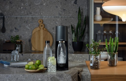 Газированная поток Terra Black + Color Bottles 3 x 1L