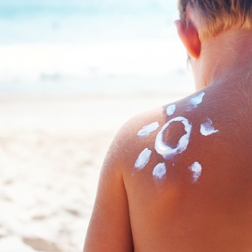 ВОДОНЕПРОНИЦАЕМЫЙ солнцезащитный крем с фильтром SPF50+.