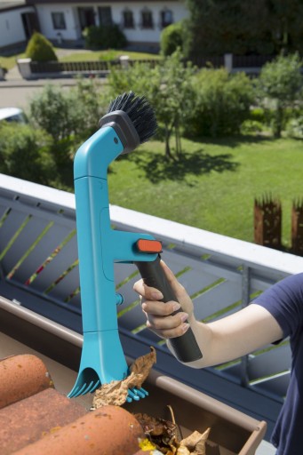 СКРЕБОК ДЛЯ ОЧИСТКИ ЖЕЛОБОВ С КРЫШИ Gardena Combisystem