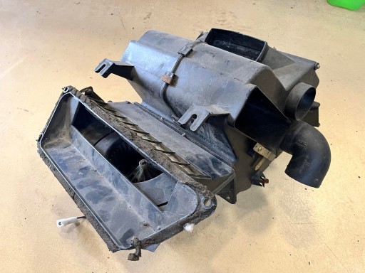 КОРПУС ОТОПИТЕЛЯ ГРУЗОВОГО ДВИГАТЕЛЯ FSO POLONEZ CALSONIC