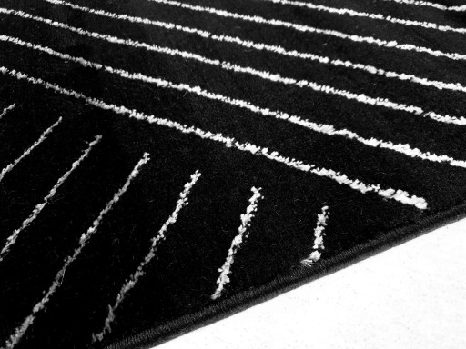 Emerald Lamele Glamour 80x150 Rug Black с серебряными линиями