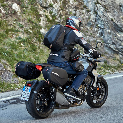 22-ЛИТОВЫЙ МОТОЦИКЛОВЫЙ РЮКЗАК GIVI ST606 ИЗ ТЕРМОФОРМОВКИ