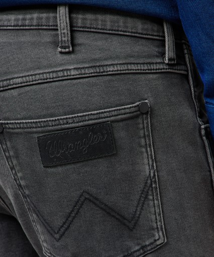 Jeansy Wrangler Greensboro 112362438 Whispered Wash W 33 / L 32