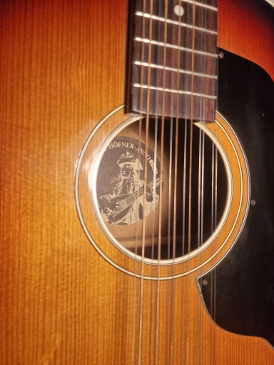 Винтажная 12-струнная гитара Hofner 490, 1970-е годы.