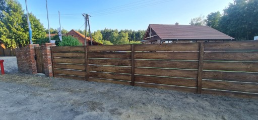 Бетонный деревянный забор, имитация дерева