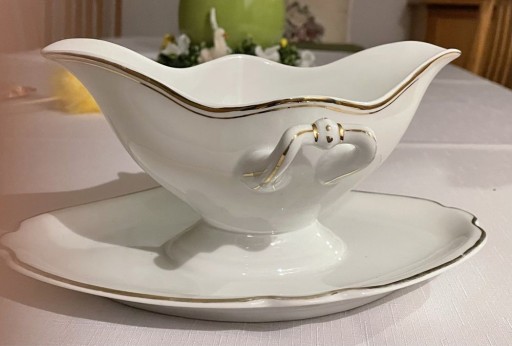 Фарфоровый соусник из Цмелева с ручками.