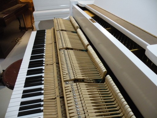 Пианино SCHIMMEL, длина 150 см, белое
