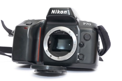 Никон Ф70 — корпус