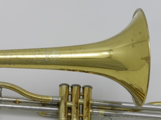 Puzon tłokowy Bb Vincent Bach Stradivarius Futerał DR24-024