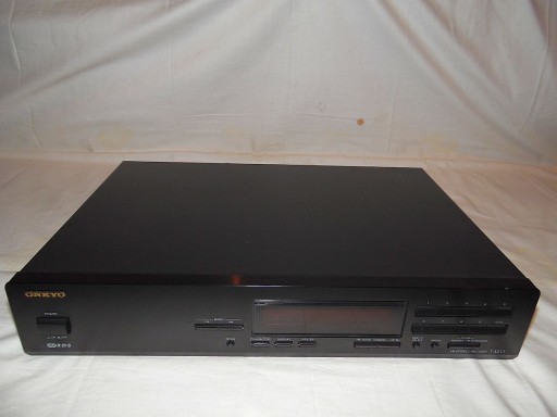 Отличный радиотюнер ONKYO T-4211 FM/AM RDS EON