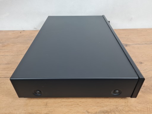 NAD C565BEE — проигрыватель компакт-дисков + пульт дистанционного управления