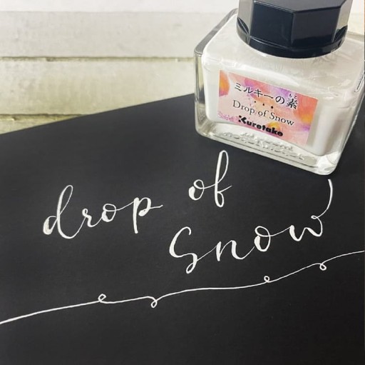 MEDIUM DLA LEPSZEGO KRYCIA TUSZU ATRAMENTU Kuretake Drop of Snow White