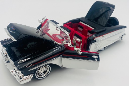 Chevrolet Impala 1958 года, масштаб 1:24, Motormax 79025