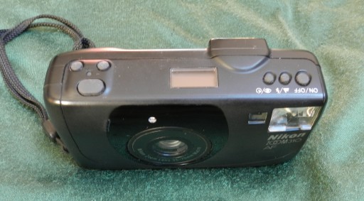компактная камера с суперобъективом NIKON ZOOM 310 AF 35-70 мм