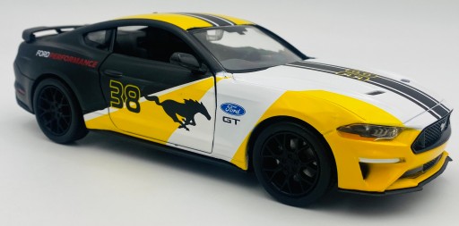 Ford Mustang GT 2018 #38 GT Racing 1:24 модель Motormax 73911