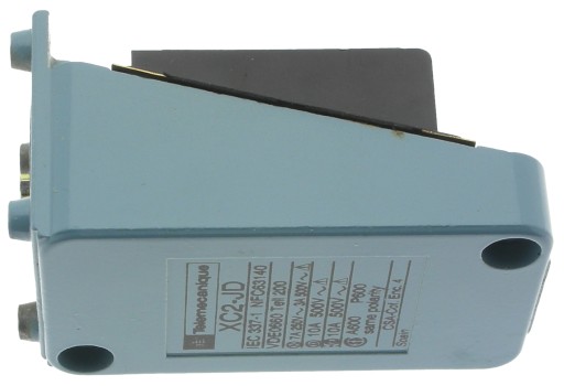 Telemecanique łącznik przełącznik krańcowy 7A 2z2r