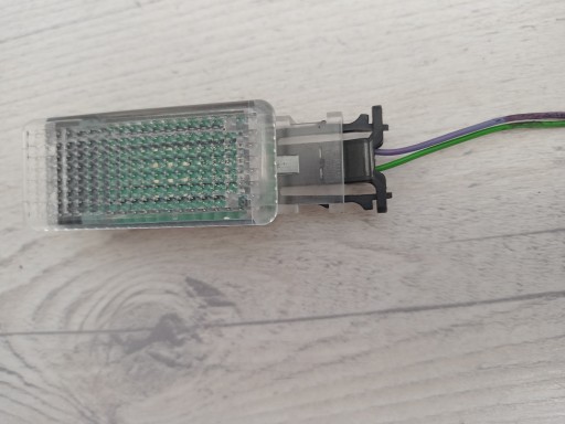 A4 B8 8K A5 8T A6 C7 4G LAMPKA OŚWIETLENIE KABINY WTYCZKA LED 4E0947415