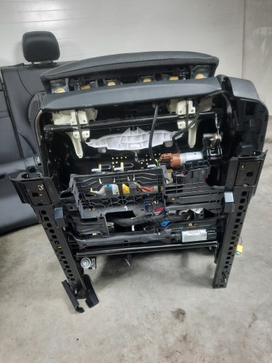 КРЕСЛА, ДИВАН, КОЖА, ТУННЕЛЬ, MERCEDES C W205, СЕДАН
