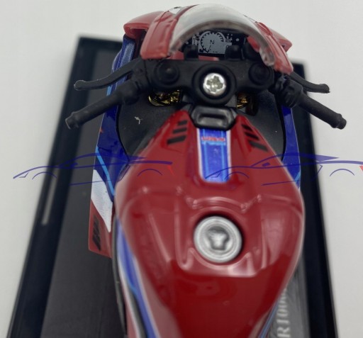 Honda CBR 1000RR Fireblade SP модель 1:18 Maisto