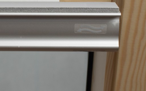 VELUX GLL 1061 MK08 78x140 мансардное окно с тройным остеклением