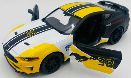 Ford Mustang GT 2018 #38 GT Racing 1:24 модель Motormax 73911