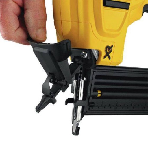 ГВОЗДОЗЫ ДЛЯ ОТДЕЛОЧНОЙ АККУМУЛЯТОРНОЙ БАТАРЕИ 18 В LI-ION DEWALT DCN680N-XJ