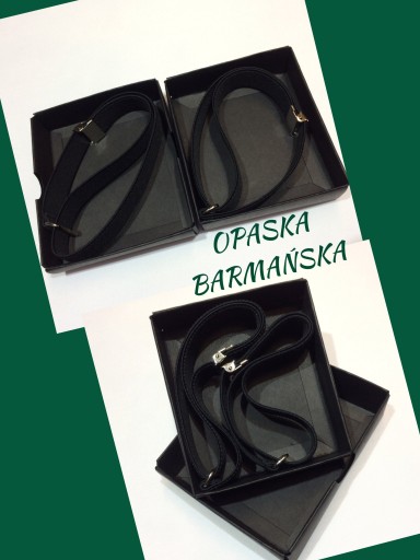 Черные брекеты и ленты на рукавах рубашки официанта