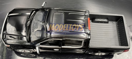 GMC Sierra Denali Crew Cab в масштабе 1:27, Motormax 79362
