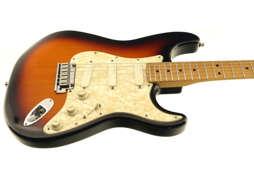 Fender Stratocaster Plus deluxe 1997 Sunburst — профессиональный инструмент 27-летней давности