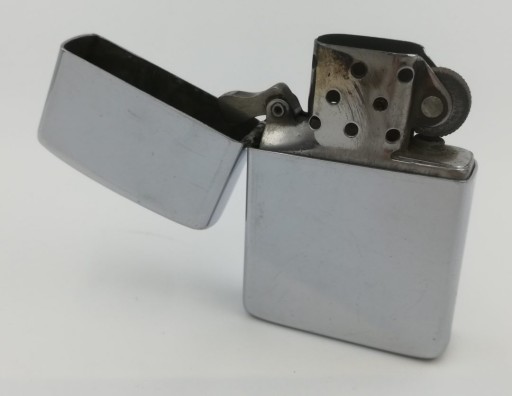 Коллекция старых бензиновых зажигалок Zippo, 1989 г.