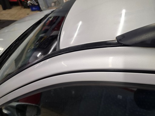 USZCZELKA DACHOWA LISTWA SZYBY PRZEDNIEJ SKODA OCTAVIA I FL LIFT 1996-2010