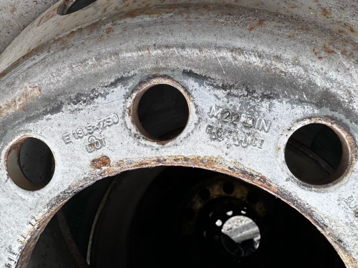 КОЛЕСА ДЛЯ ГРУЗОВИКОВ 265/70R19,5 143/141J MICHELIN XTA ДИСКИ 19,5 10 ОТВЕРСТИЙ