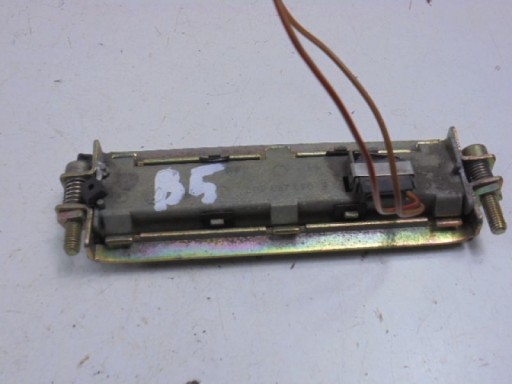 PASSAT B5 ПОДЪЕМНИК РУЧКИ БАГАЖНИКА 3B9827566B